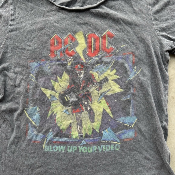 Vintage Women’s AC/DC Graphic Tee - Picture 2 of 4